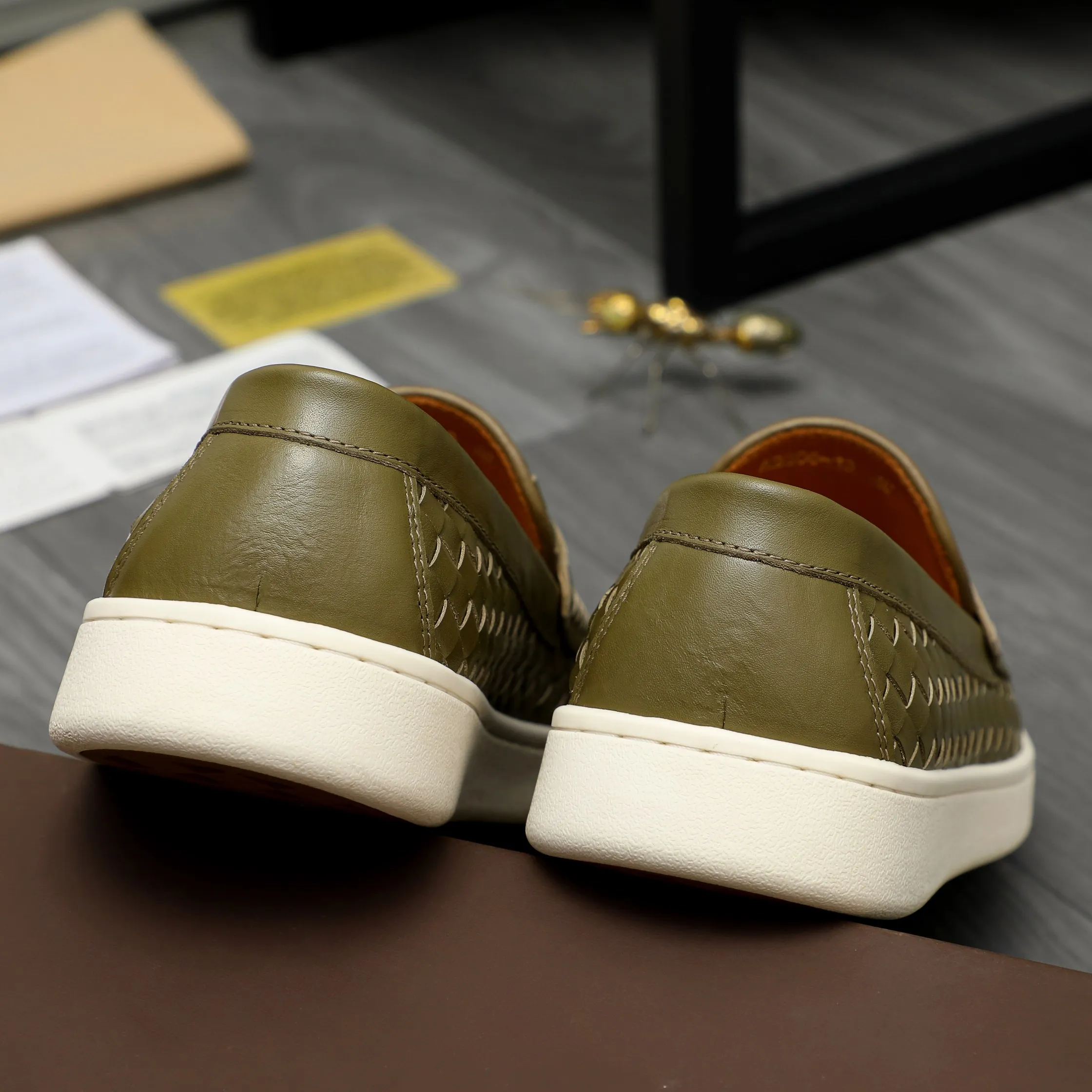 Men's shoes 💰500 Product trademark: BV "Bottega Veneta" woven slip-on casual men's shoes Regular size: 38-45 (custom-made 45 non-returnable) Product materials: Selected woven cowhide upper, cowhide lining, rubber outsole